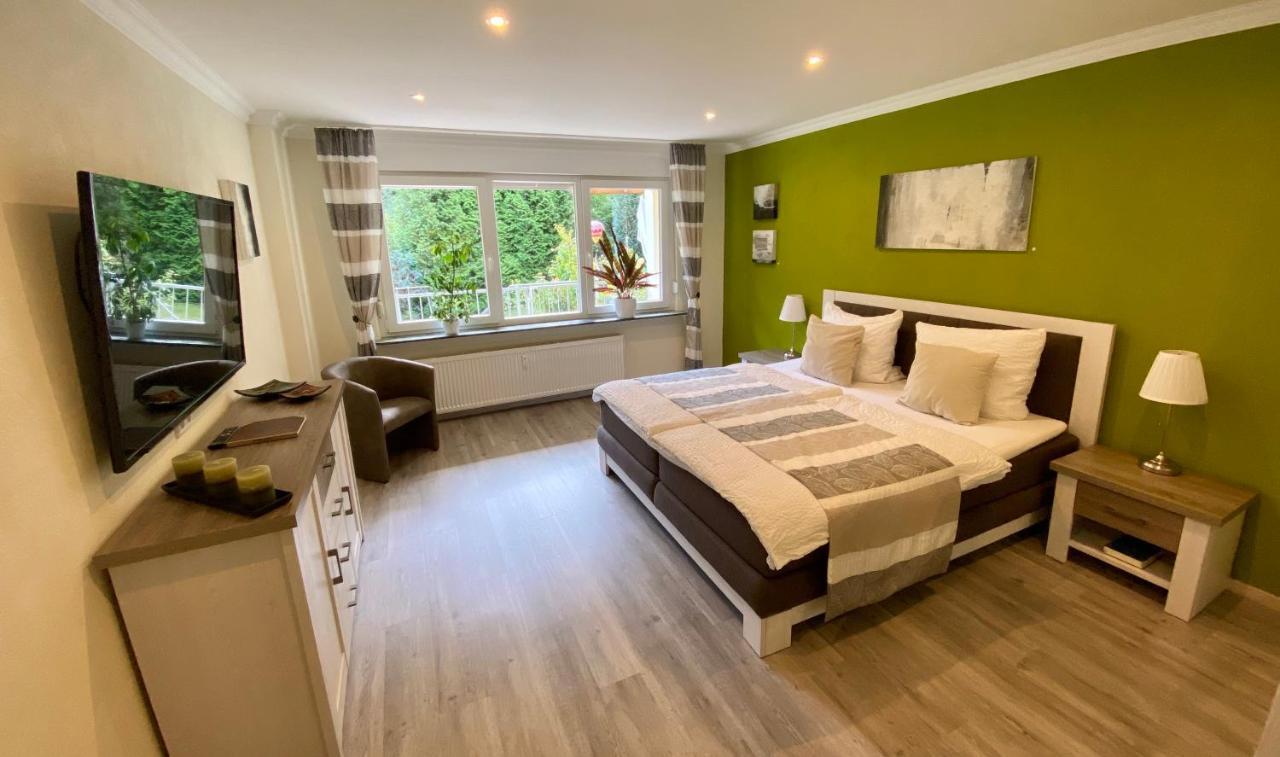 Roosartige Ferien - Ferienwohnung Am Weiherturm บาคาราค ภายนอก รูปภาพ